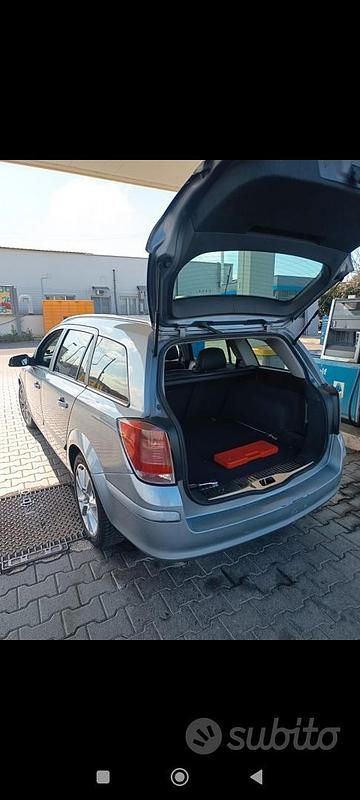 Usata Opel Astra 130 CV (95 kW) 2005 Grigio Station wagon