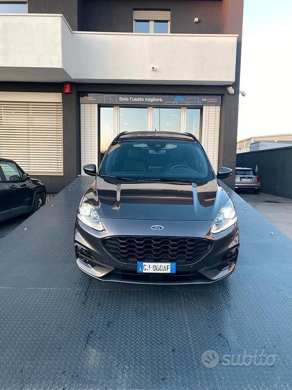 Usata Ford Kuga ST-Line X 120 CV (88 kW) 2022 Grigio SUV