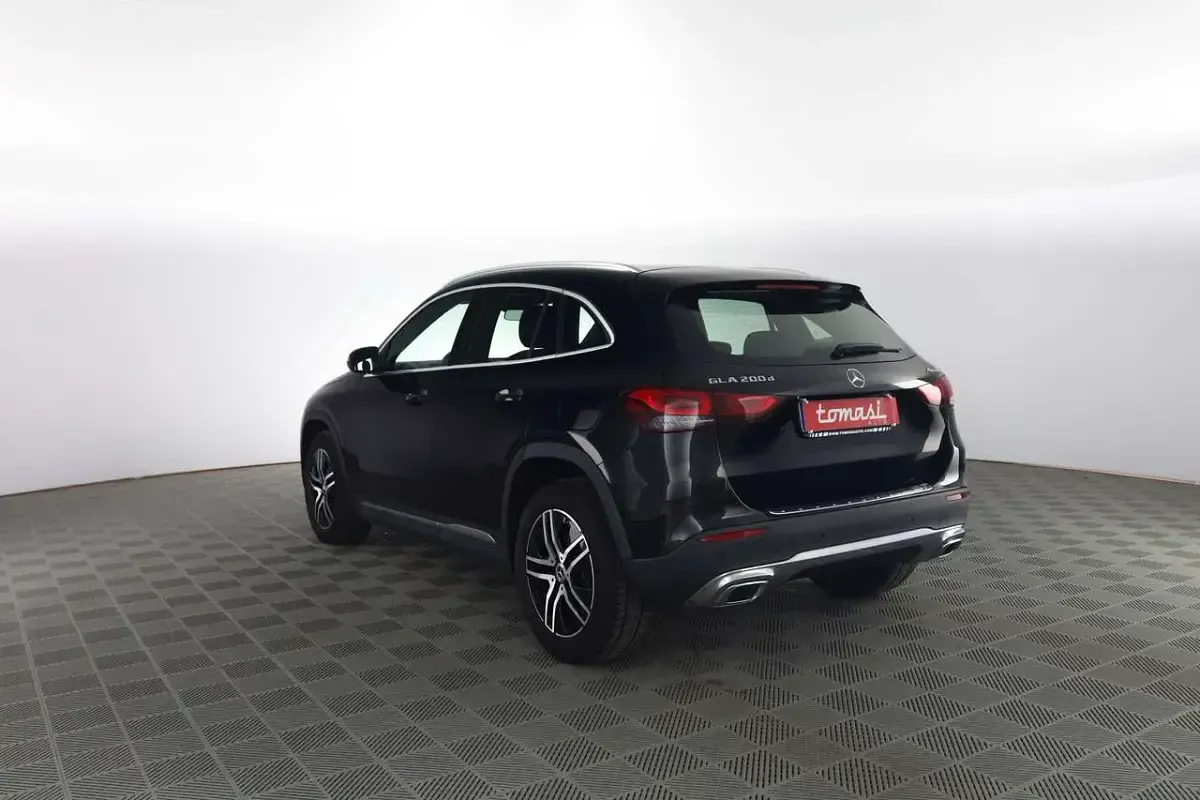 Usata Mercedes GLA200 150 CV (110 kW) 2023 Nero notte SUV