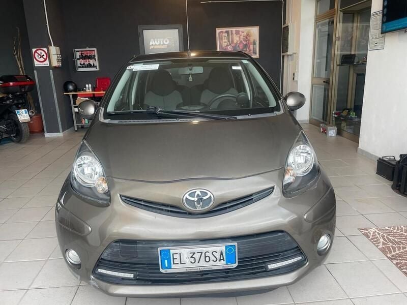 Usata Toyota Aygo 68 CV (50 kW) 2012 Grigio Utilitaria