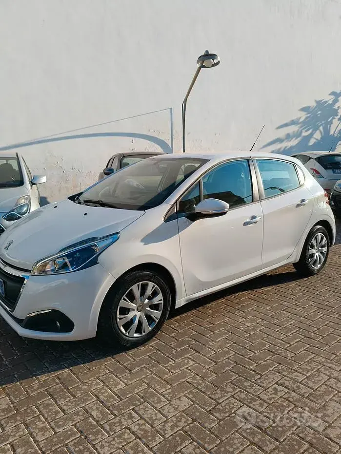 Usata Peugeot 208 Active 75 CV (55 kW) 2017 Bianco Utilitaria