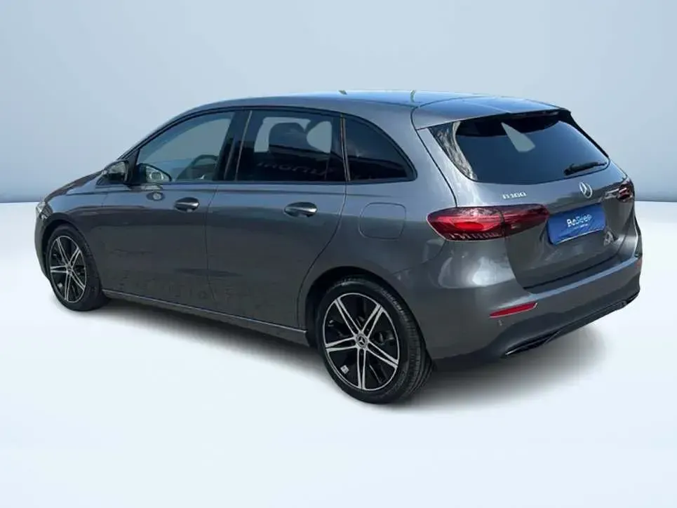 Nuova Mercedes B180 Advanced 136 CV (100 kW) 2025 Grigio Utilitaria