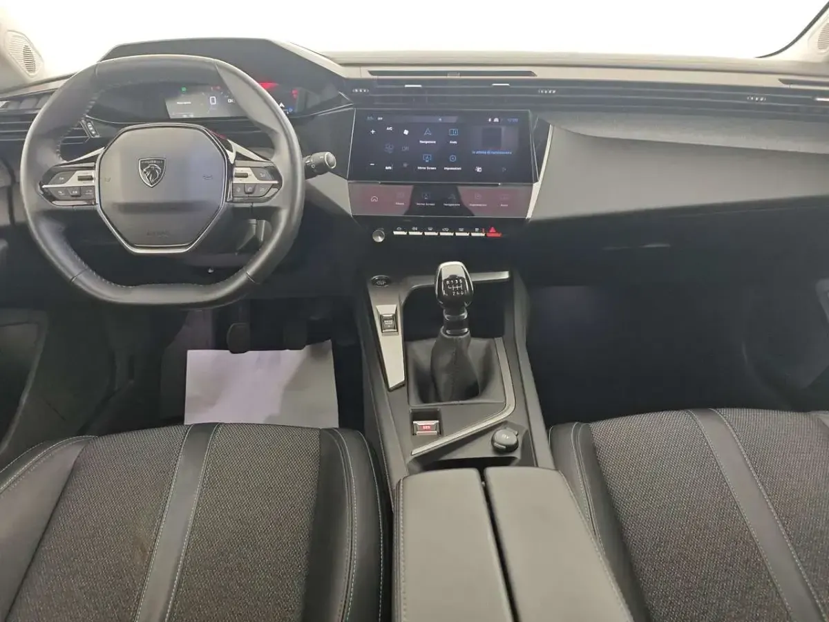 Usata Peugeot 308 Allure 131 CV (96 kW) 2023 Blu/azzurro Utilitaria