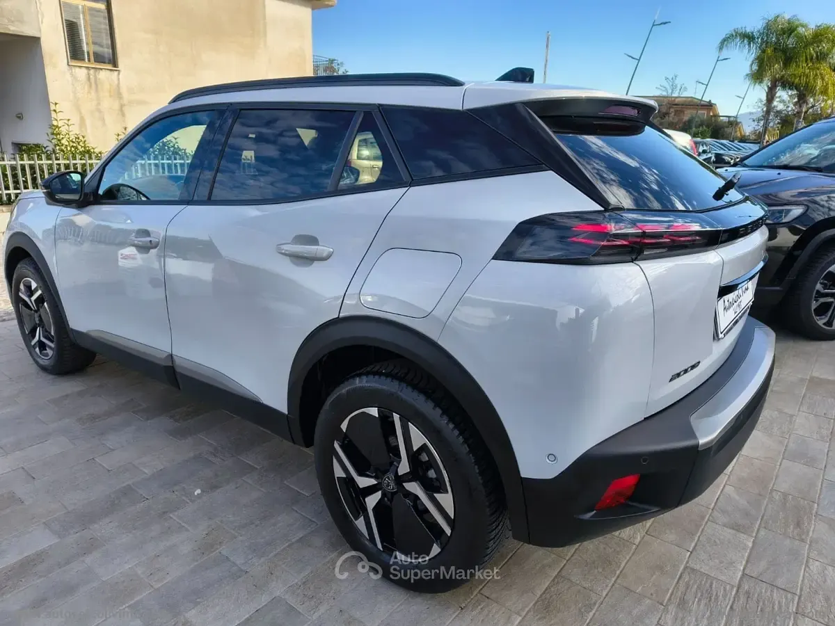 Usata Peugeot 2008 Allure 131 CV (96 kW) 2023 Bianco SUV