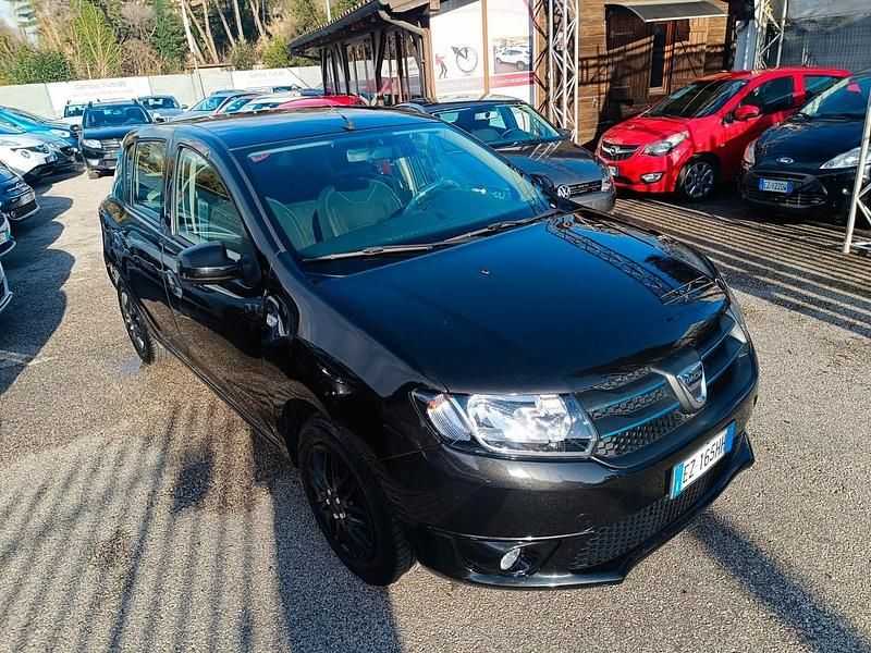 Usata Dacia Sandero Lauréate 75 CV (55 kW) 2015 Nero Berlina