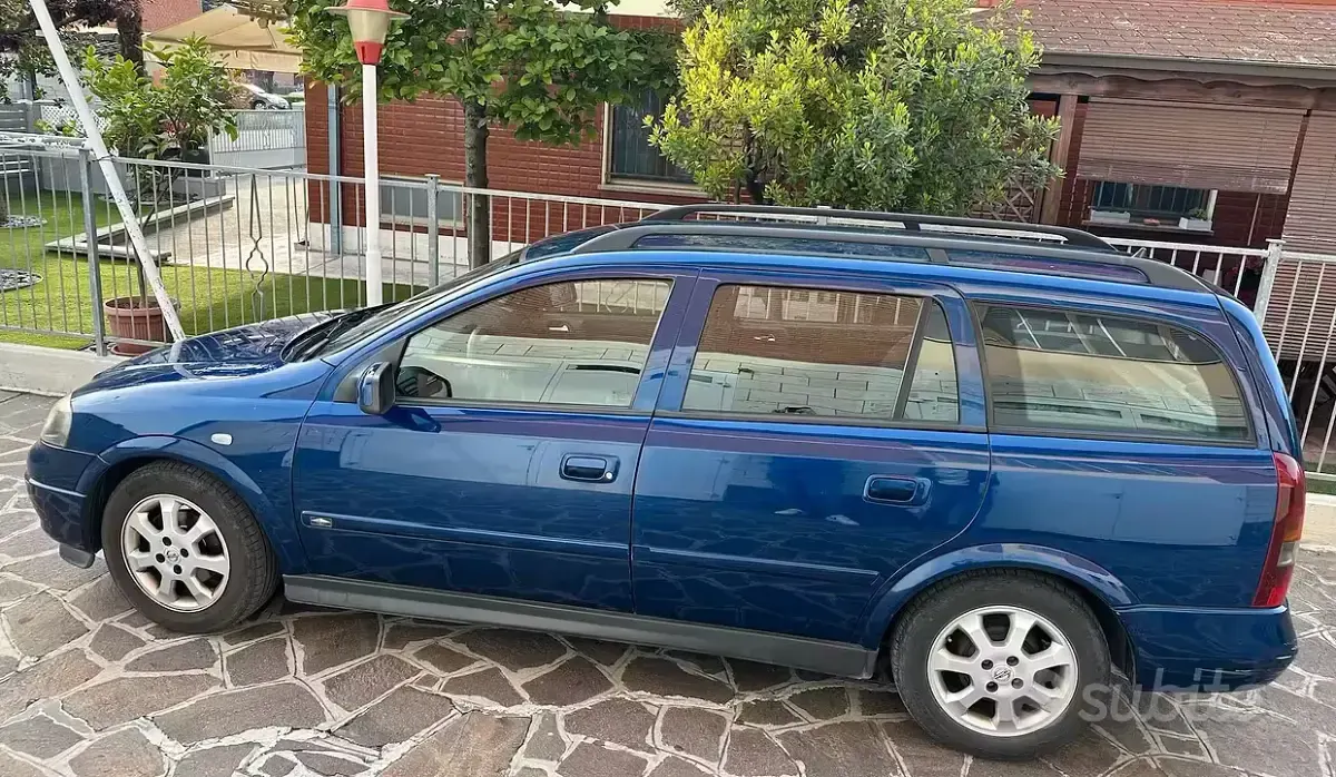 Usata Opel Astra 90 CV (66 kW) 2004 Blu Station wagon