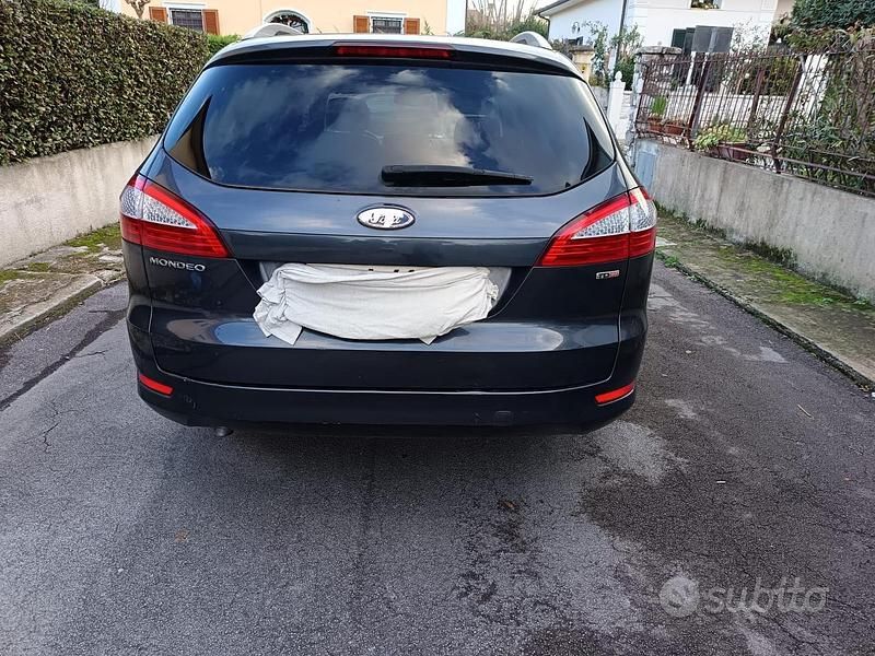 Usata Ford Mondeo Ghia 140 CV (102 kW) 2010 Grigio Station wagon