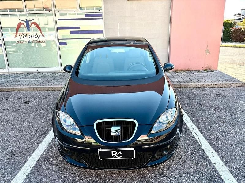 Käytetty Seat Altea 105 HP (77 kW) 2006 Musta Tila-auto