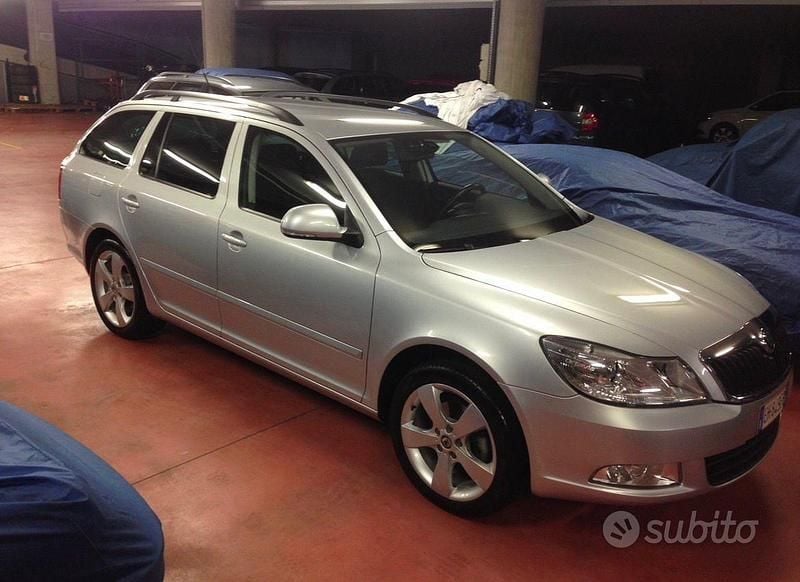 Grigio Usata 2011 Skoda Octavia Station wagon | 7300 € (Buon prezzo) - Immagine 1/4