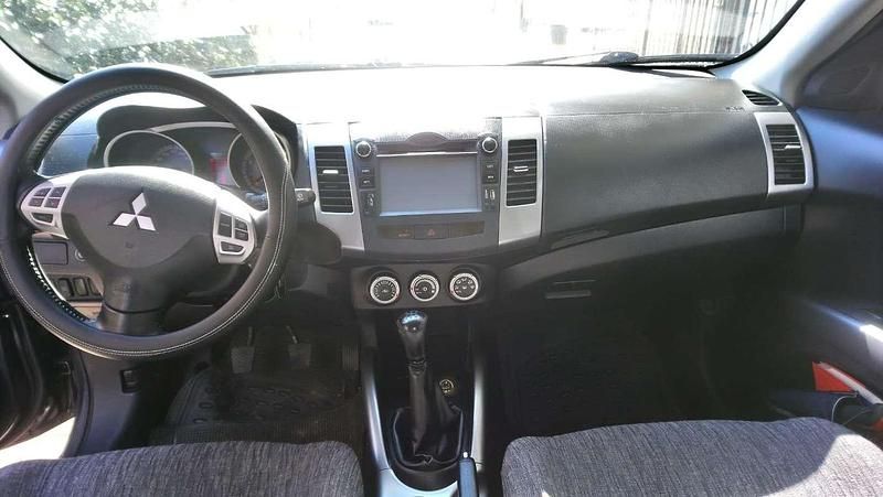 Usata Mitsubishi Outlander Instyle 170 CV (125 kW) 2009 Grigio SUV