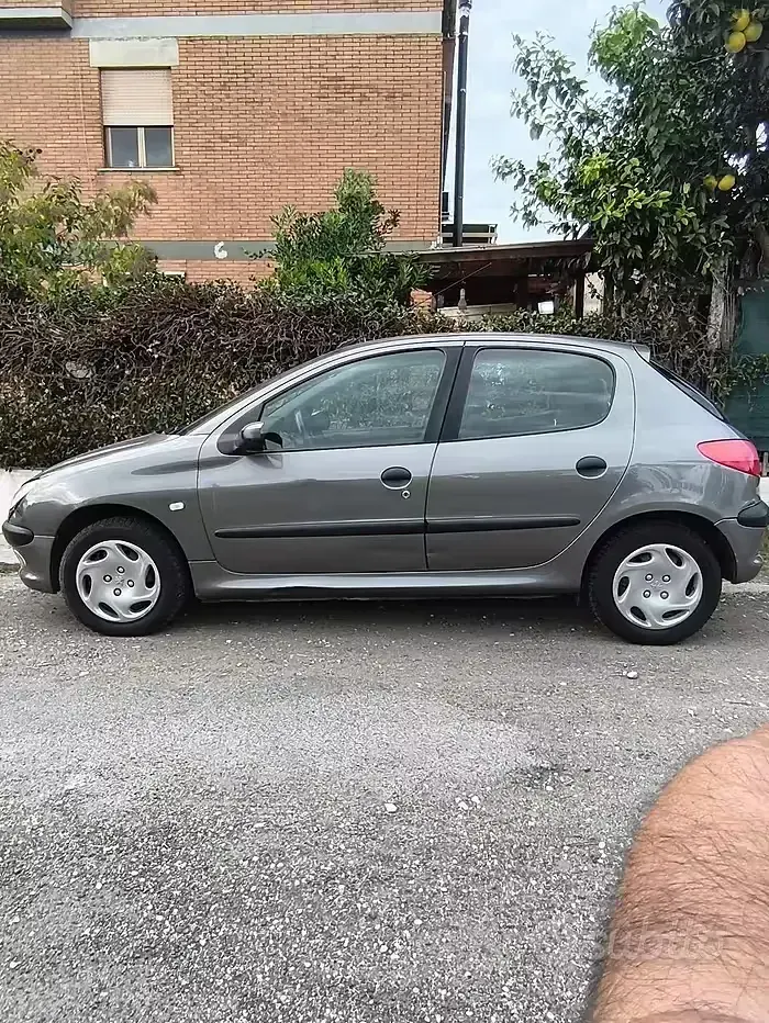 Usata Peugeot 206 CC 75 CV (55 kW) 2000 Grigio Cabrio