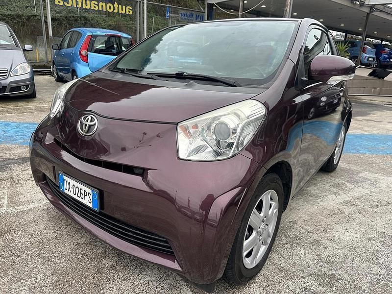 Usata Toyota iQ 68 CV (50 kW) 2009 Grigio Utilitaria