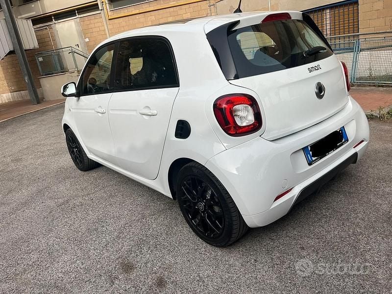Usata Smart ForFour 90 CV (66 kW) 2019 Bianco Utilitaria
