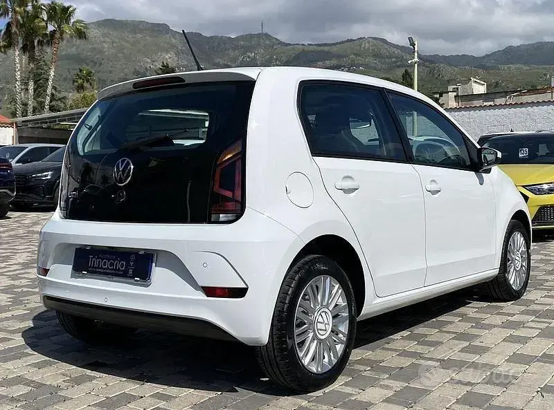 Usata VW up! move up! 65 CV (47 kW) 2024 Bianco Utilitaria