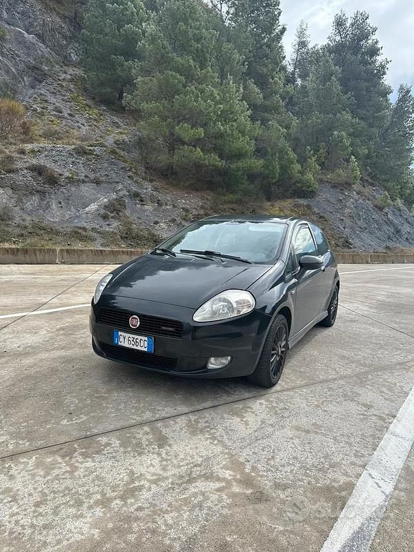 Usata Fiat Grande Punto 90 CV (66 kW) 2006 Nero Utilitaria