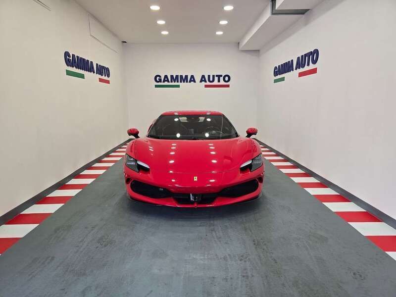 Rosso corsa Usata 2023 Ferrari 296 Coupé | 308.900 € - Immagine 1/4
