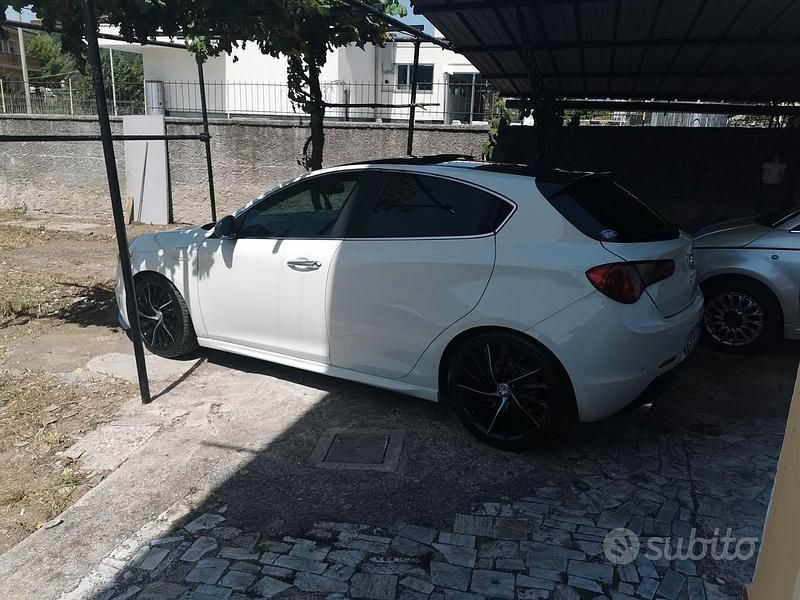 Usata Alfa Romeo Giulietta 140 CV (102 kW) 2011 Utilitaria