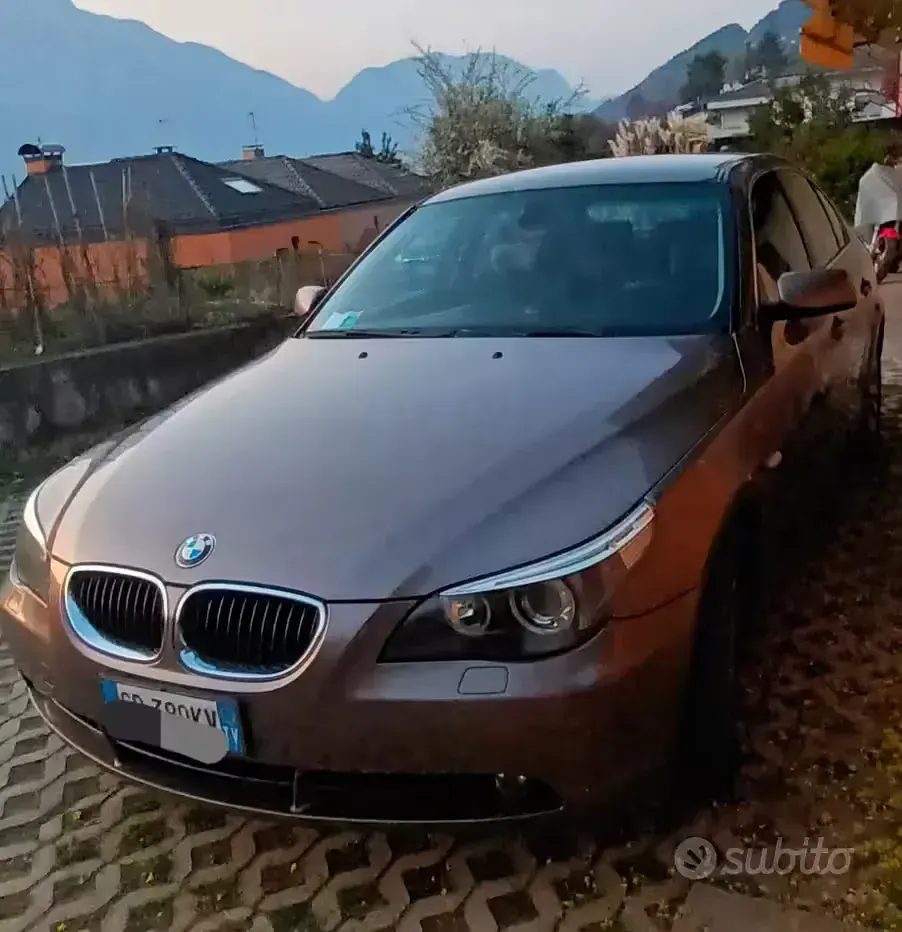 Usata BMW 530 163 CV (119 kW) 2005 Marrone Berlina