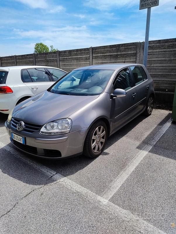 Usata VW Golf IV Sportline 140 CV (102 kW) 2006 Grigio Berlina
