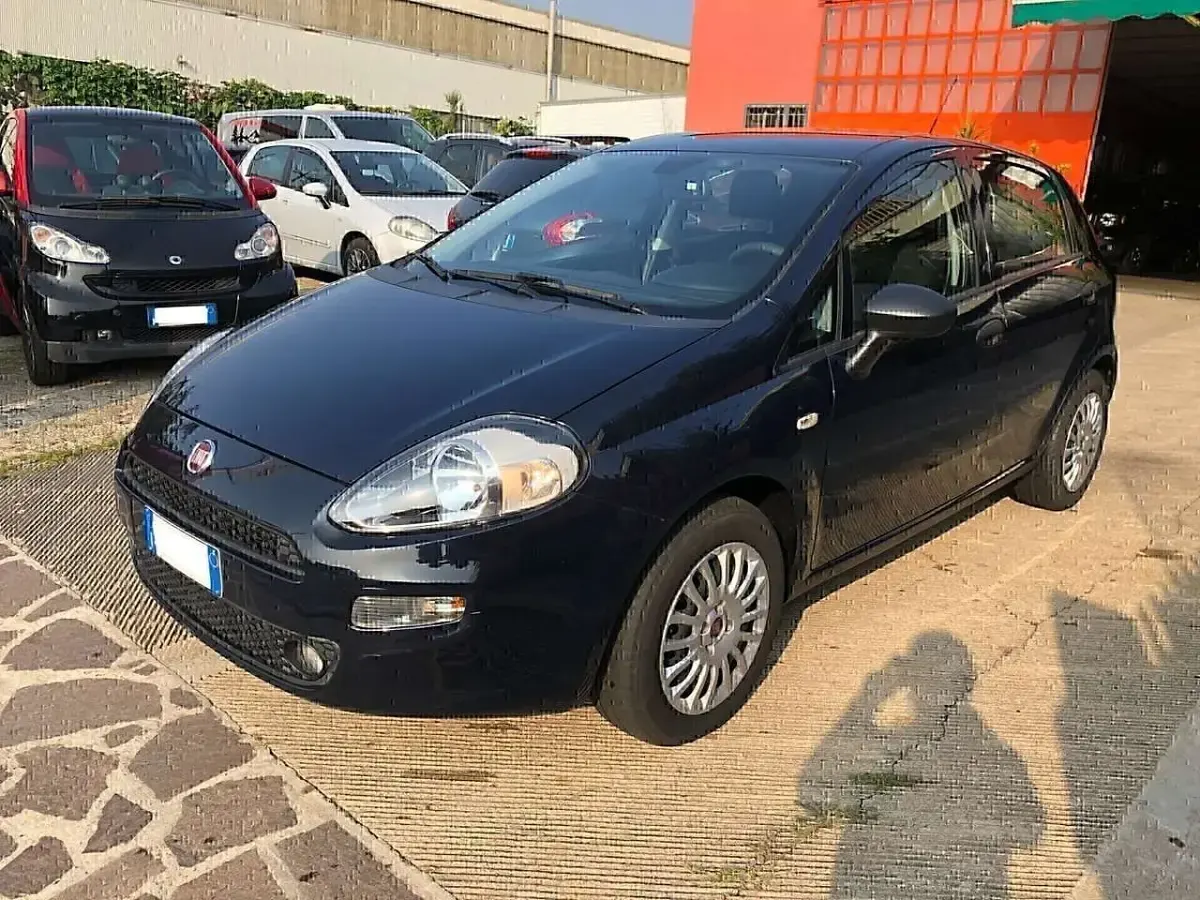 Usata Fiat Punto Street 69 CV (50 kW) 2017 Blu Utilitaria