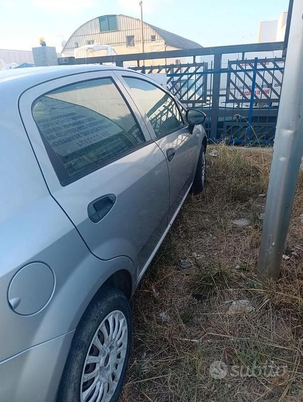 Usata Fiat Grande Punto 77 CV (56 kW) 2009 Grigio Utilitaria