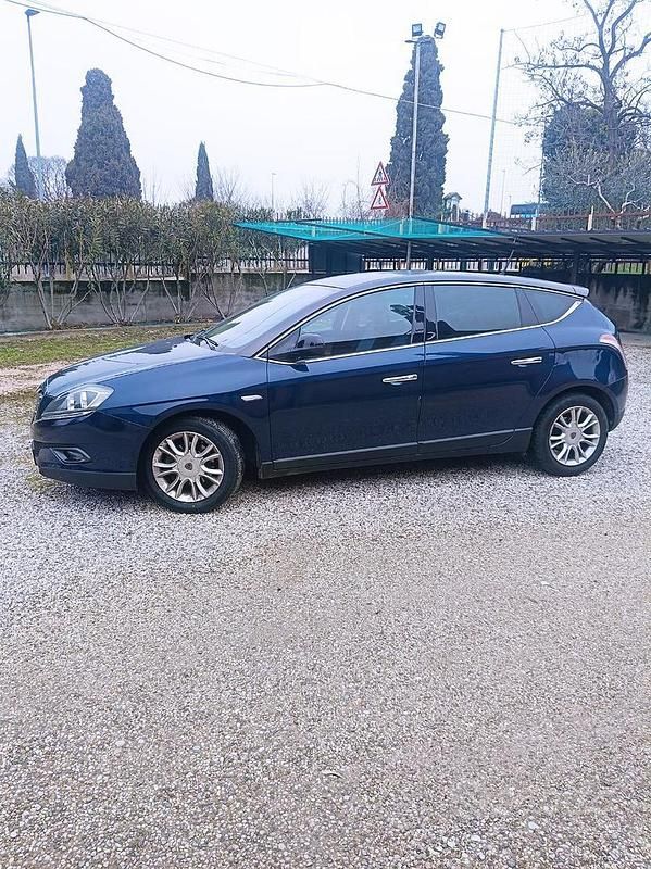 Usata Lancia Delta Gold 140 CV (102 kW) 2011 Blu/azzurro Utilitaria