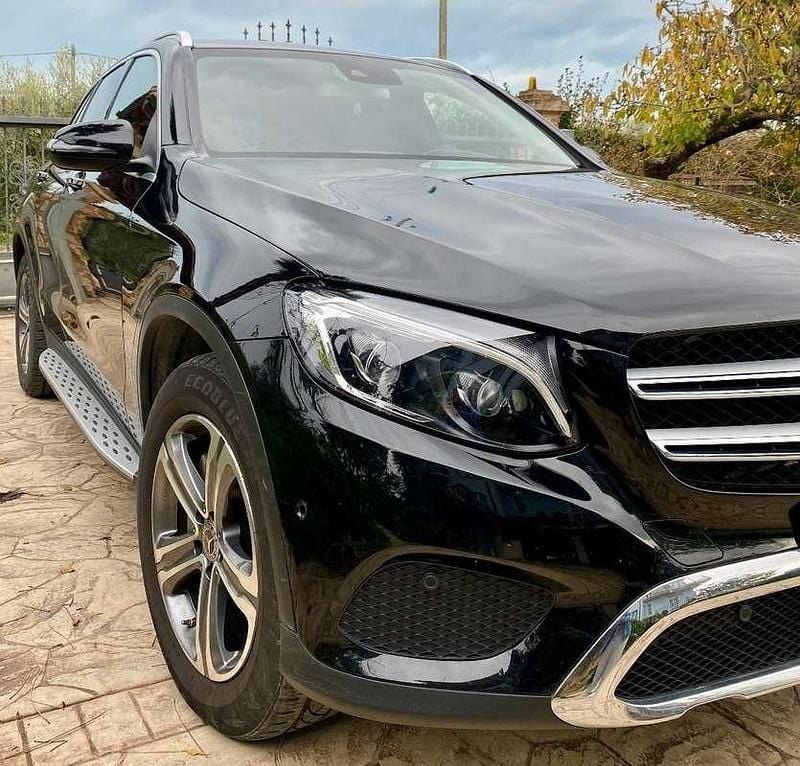 Käytetty Mercedes GLC250 Executive 204 HP (150 kW) 2018 Musta Katumaasturi