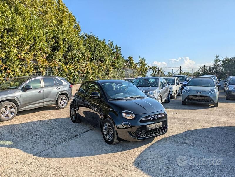 Nero Usata 2021 Fiat 500e Icon Due volumi | 12.900 € (Ottimo prezzo) - Immagine 1/4