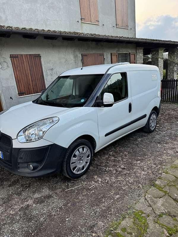 Usata Fiat Doblò 120 CV (88 kW) 2012 Monovolume