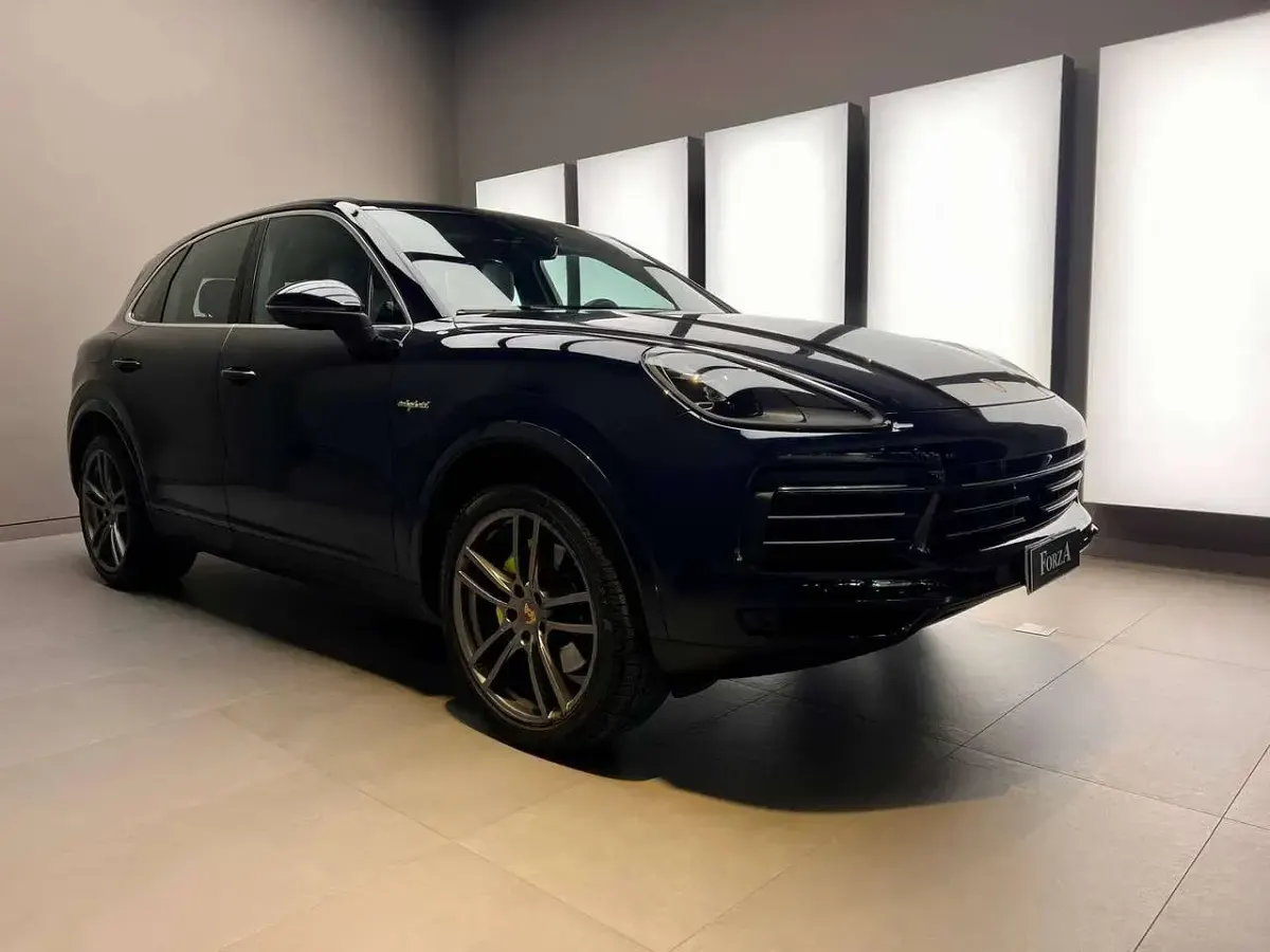Usata Porsche Cayenne 340 CV (250 kW) 2021 Blu moonlight SUV