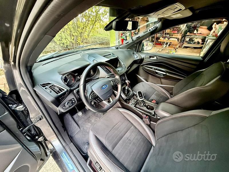 Usata Ford Kuga ST-Line 120 CV (88 kW) 2019 Grigio SUV