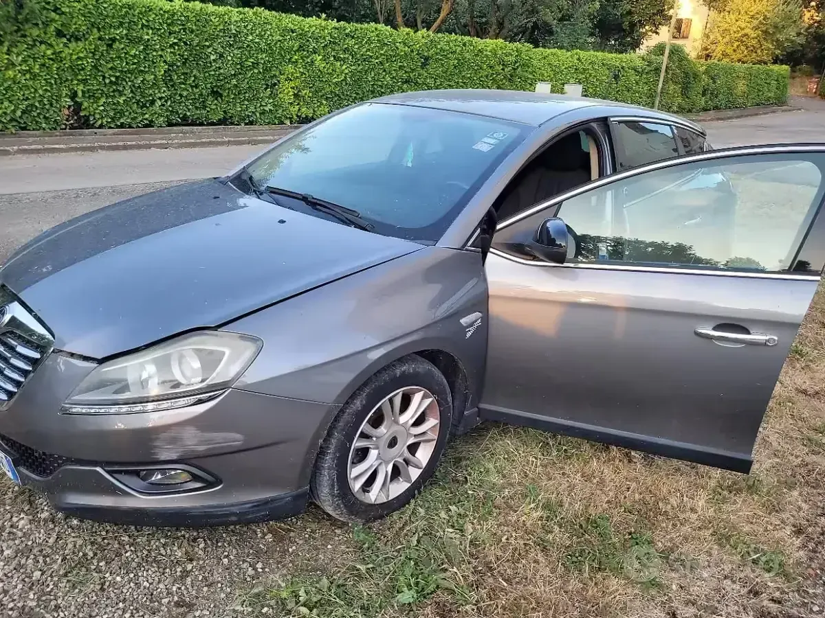 Usata Lancia Delta 120 CV (88 kW) 2013 Utilitaria