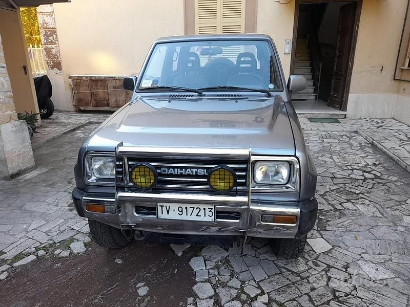Usata Daihatsu Feroza 95 CV (69 kW) 1992 Grigio SUV