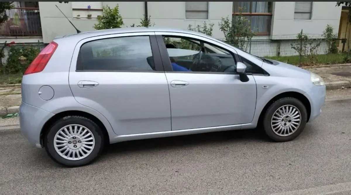 Usata Fiat Grande Punto Dynamic 77 CV (56 kW) 2009 Utilitaria