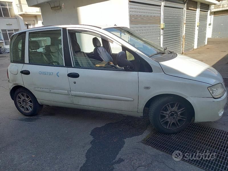 Usata Fiat Multipla 120 CV (88 kW) 2010 Bianco Monovolume