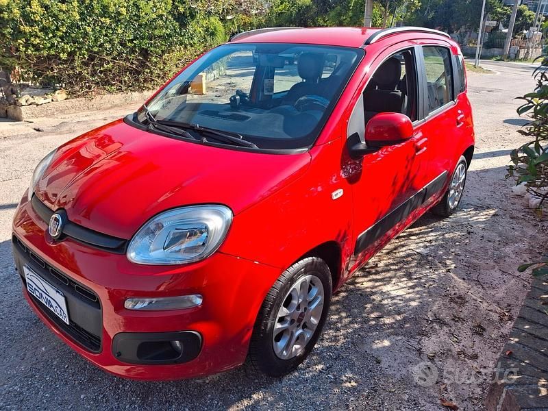 Usata Fiat Panda Lounge 69 CV (50 kW) 2020 Rosso Utilitaria