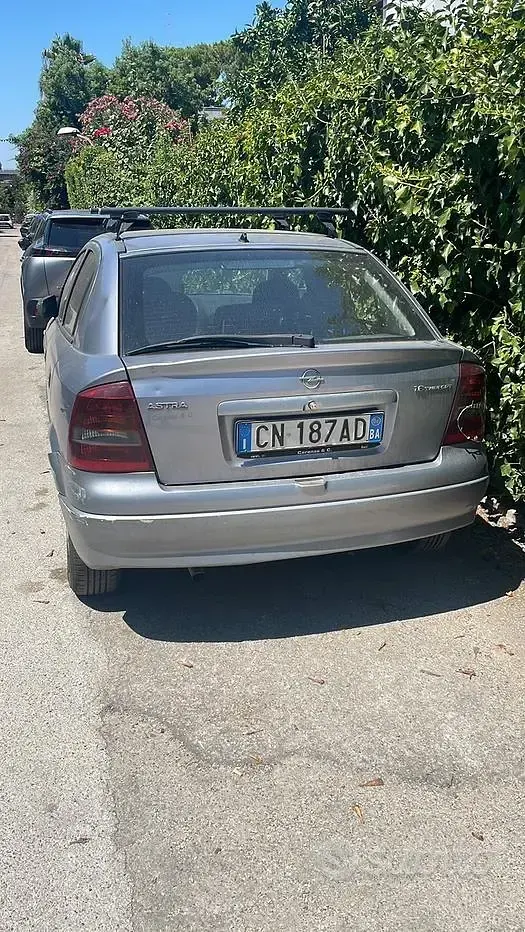 Usata Opel Astra 103 CV (75 kW) 2004 Grigio Berlina