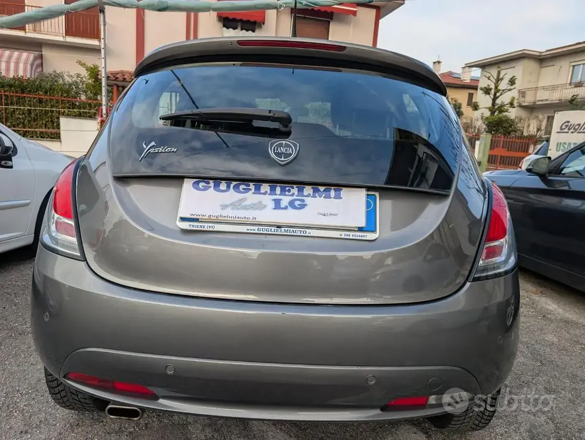 Usata Lancia Ypsilon Gold 69 CV (50 kW) 2018 Grigio Utilitaria
