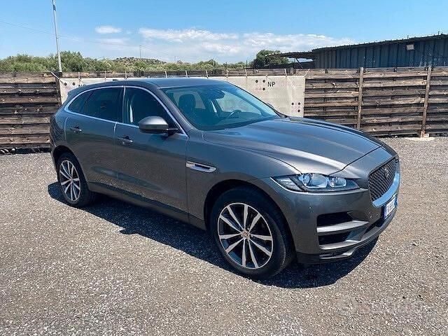 Usata Jaguar F-Pace Portfolio 180 CV (132 kW) 2019 Grigio SUV