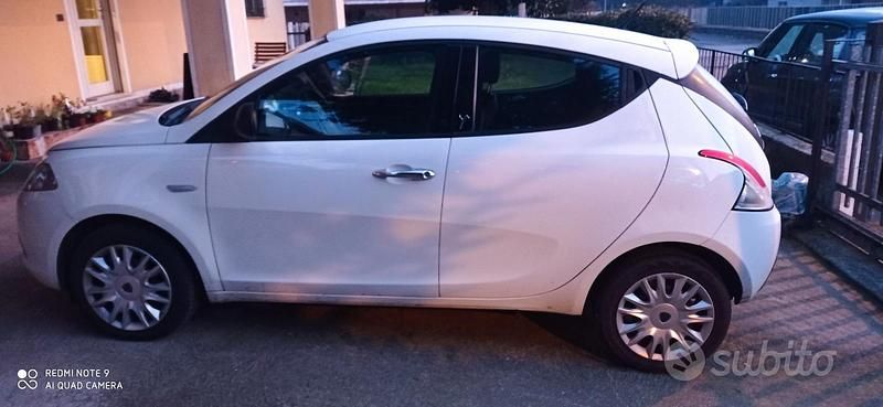 Usata Lancia Ypsilon Silver 95 CV (69 kW) 2015 Bianco Utilitaria