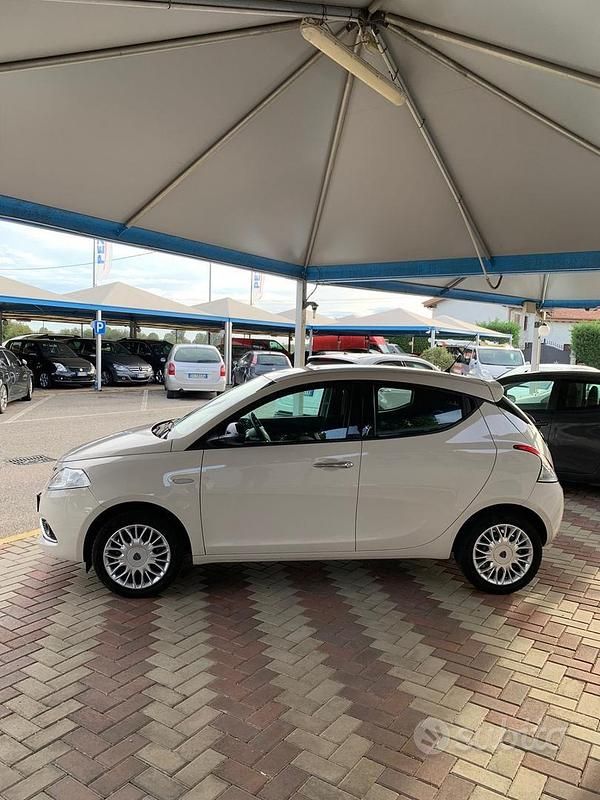 Usata Lancia Ypsilon Gold 69 CV (50 kW) 2016 Bianco Utilitaria