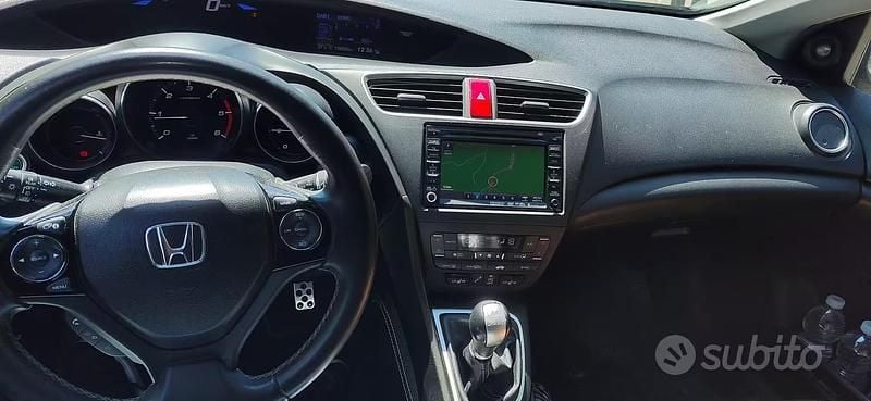 Begagnad Honda Civic Executive 120 HK (88 kW) 2015 Grå Kombi