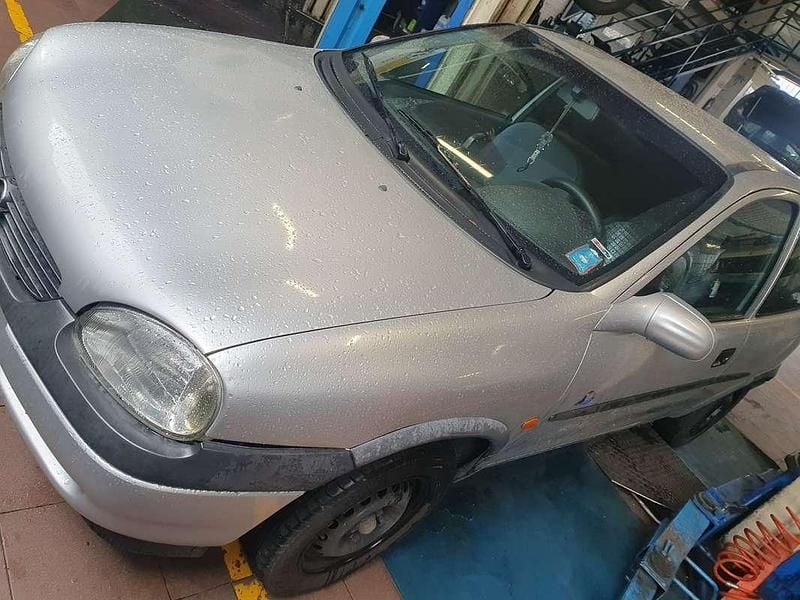 Usata Opel Corsa S 65 CV (47 kW) 1998 Utilitaria