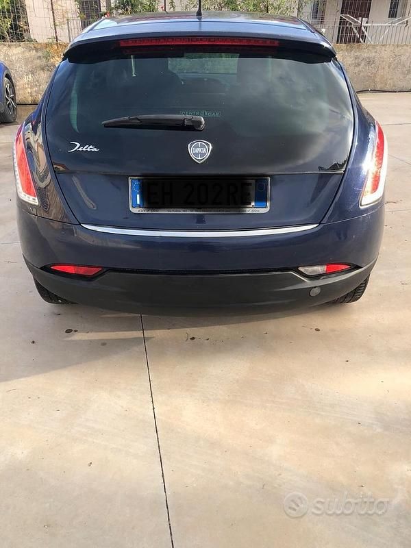 Usata Lancia Delta 120 CV (88 kW) 2012 Utilitaria