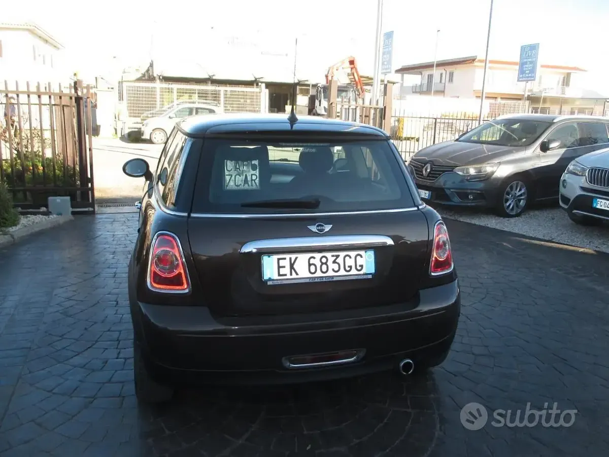 Usata Mini Cooper D 90 CV (66 kW) 2011 Marrone Utilitaria