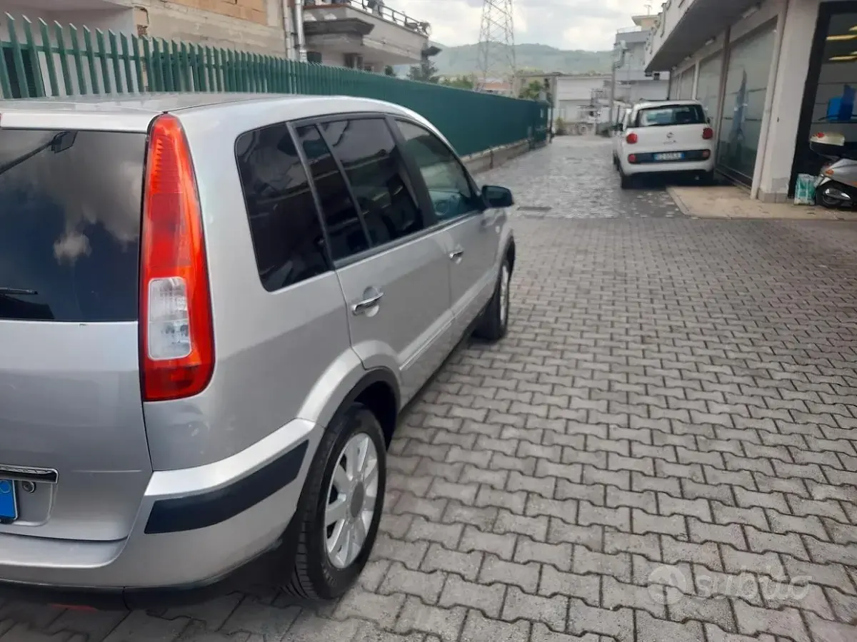 Usata Ford Fusion 80 CV (58 kW) 2010 Grigio Utilitaria