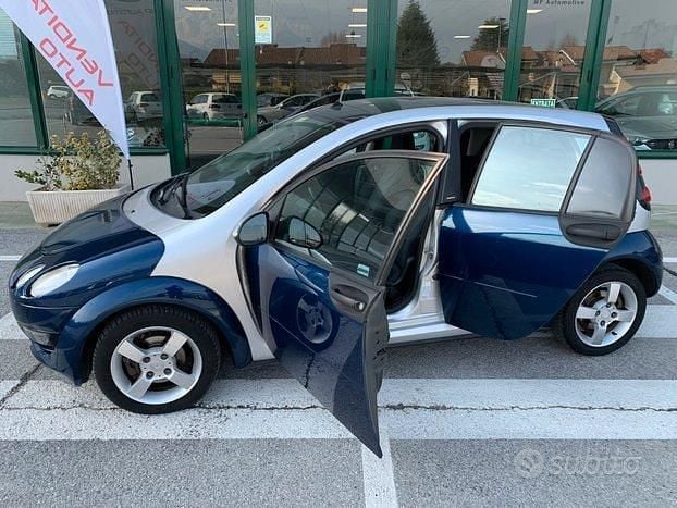 Usata Smart ForFour Passion 95 CV (69 kW) 2005 Blu Utilitaria