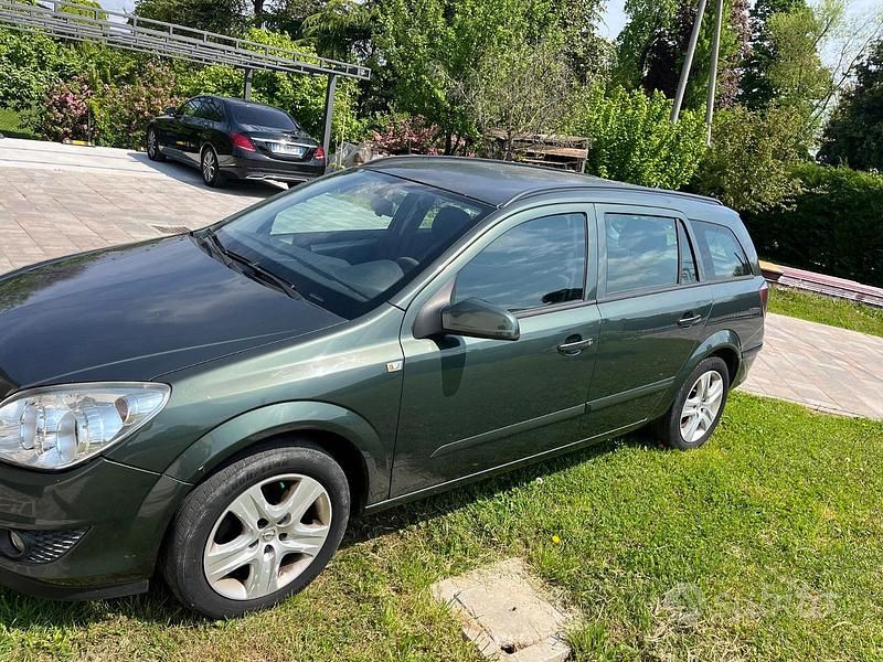 Usata Opel Astra 110 CV (80 kW) 2009 Station wagon