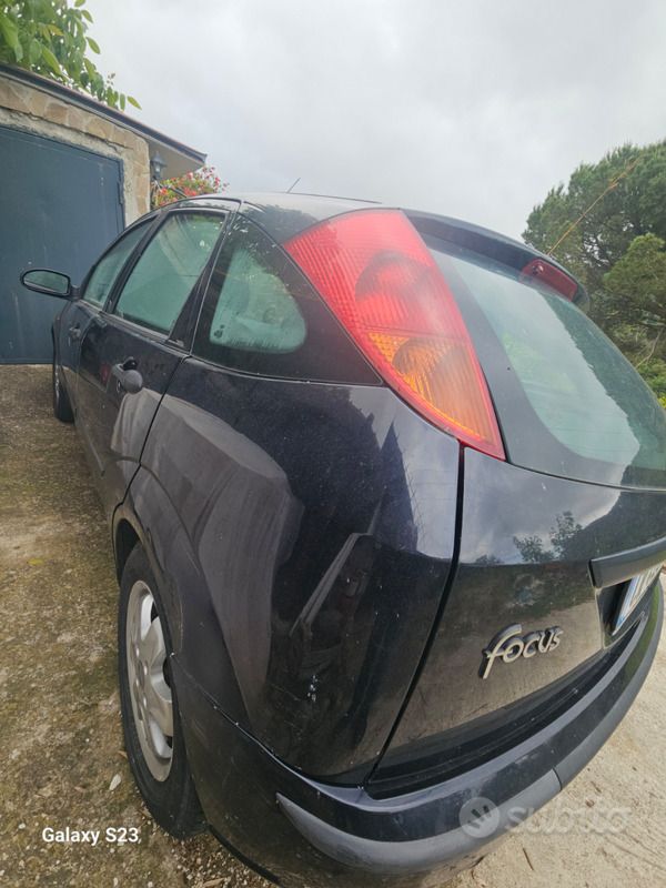 Usata Ford Focus 116 CV (85 kW) 2002 Nero Berlina