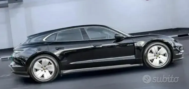 Occasion Porsche Taycan Sport Turismo 300 kW (408 PK) 2022 Zwart Sedan